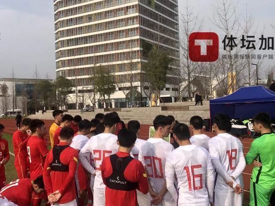 现在，马岚看萧常坤竟然还要去天香府请客吃饭，一定更郁闷。